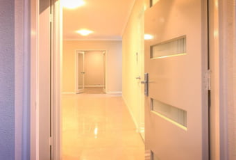 ¿Se puede hacer una reserva online de una casa de obra nueva?