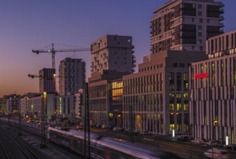El precio de la luz en España y su relevancia en la compra de viviendas a estrenar