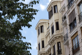 ¿Qué factores determinan los gastos de comunidad de una vivienda?