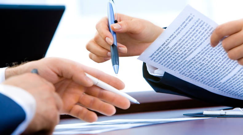 ¿Quién paga la escritura de extinción de condominio?