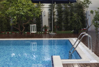 Ventajas y desventajas de las piscinas con sal ¿Hay que decir adiós al cloro?