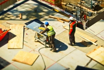 ¿Cómo es el proceso de construcción de un edificio de muchas viviendas a nivel documental?