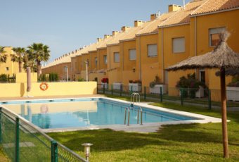 Comprar y vender vivienda en España: guía y errores