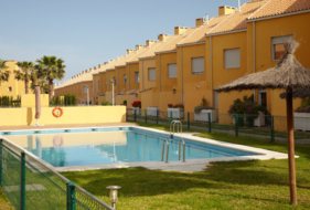 Comprar y vender vivienda en España: guía y errores