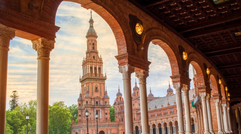 Requisitos para alquilar piso turístico en Sevilla 2025