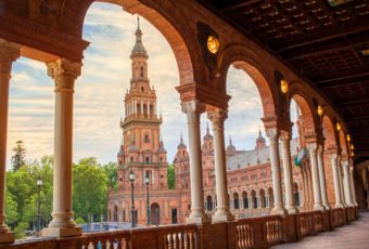 Requisitos para alquilar piso turístico en Sevilla 2025