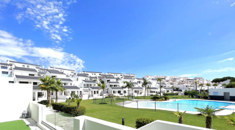 Bajos(2) - Residencial Arroyo Beach