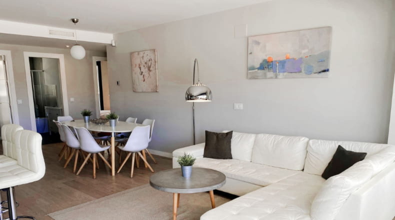 Bajos(4) - Amplio apartamento con una ubicación favorable