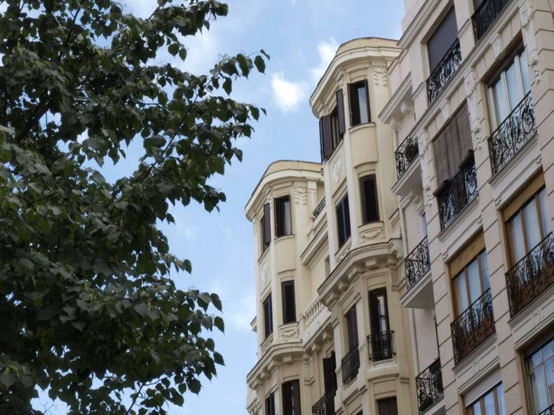 Imagen de una casa de obra nueva en la que hay que pagar unos gastos fijos