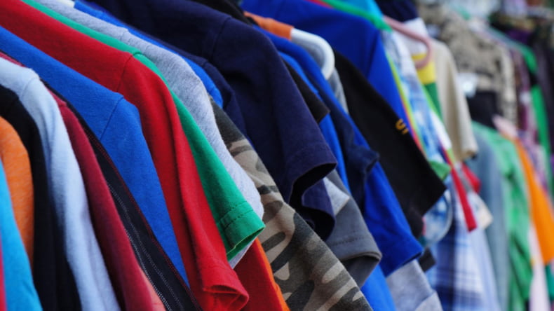 Imagen de ropa para reciclar en casa