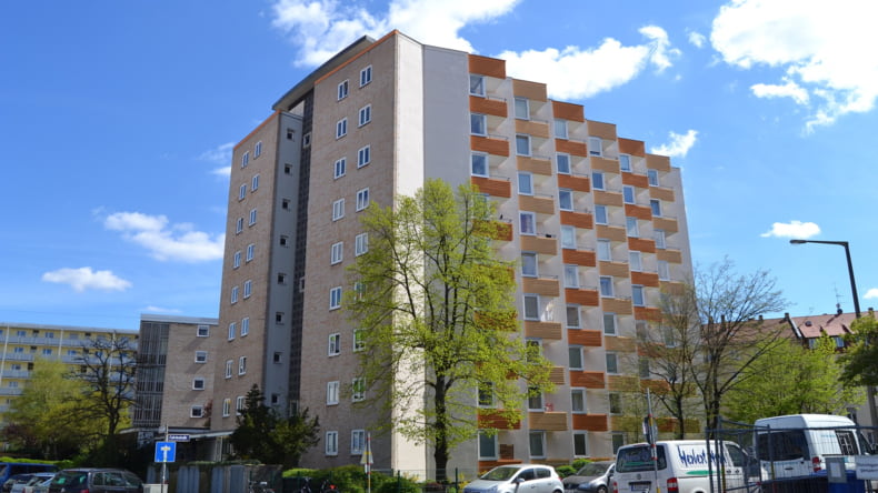 Imagen de un edificio de obra nueva con centenar de viviendas con el contrato de arras formalizado