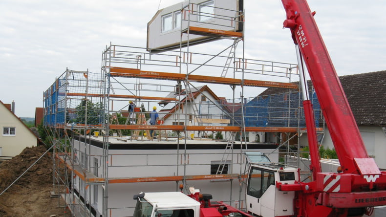 Imagen de una casa industrializada en construcción