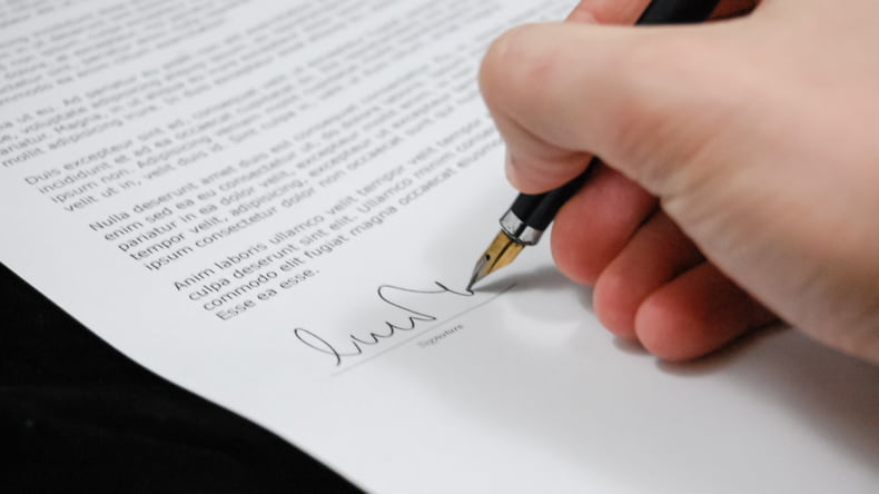 La firma de las escrituras pone fin a todo el proceso de compraventa de un inmueble