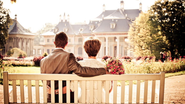 Imagen de una pareja casada, como se recomienda comprar una casa
