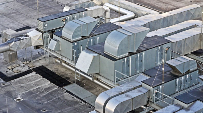 La Unión Europea obliga desde 2021 a todas las promociones de obra nueva a instalar placas solares.
