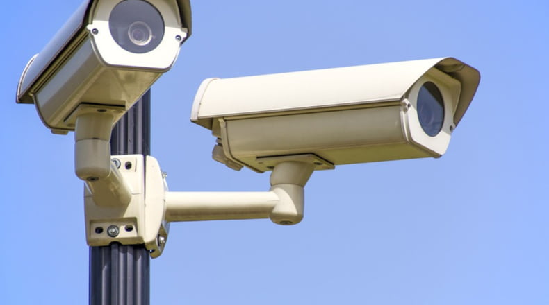 Así como evitar darle el código de acceso a la urbanización a nadie.