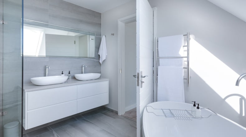 Imagen de baño pequeño de estilo minimalista